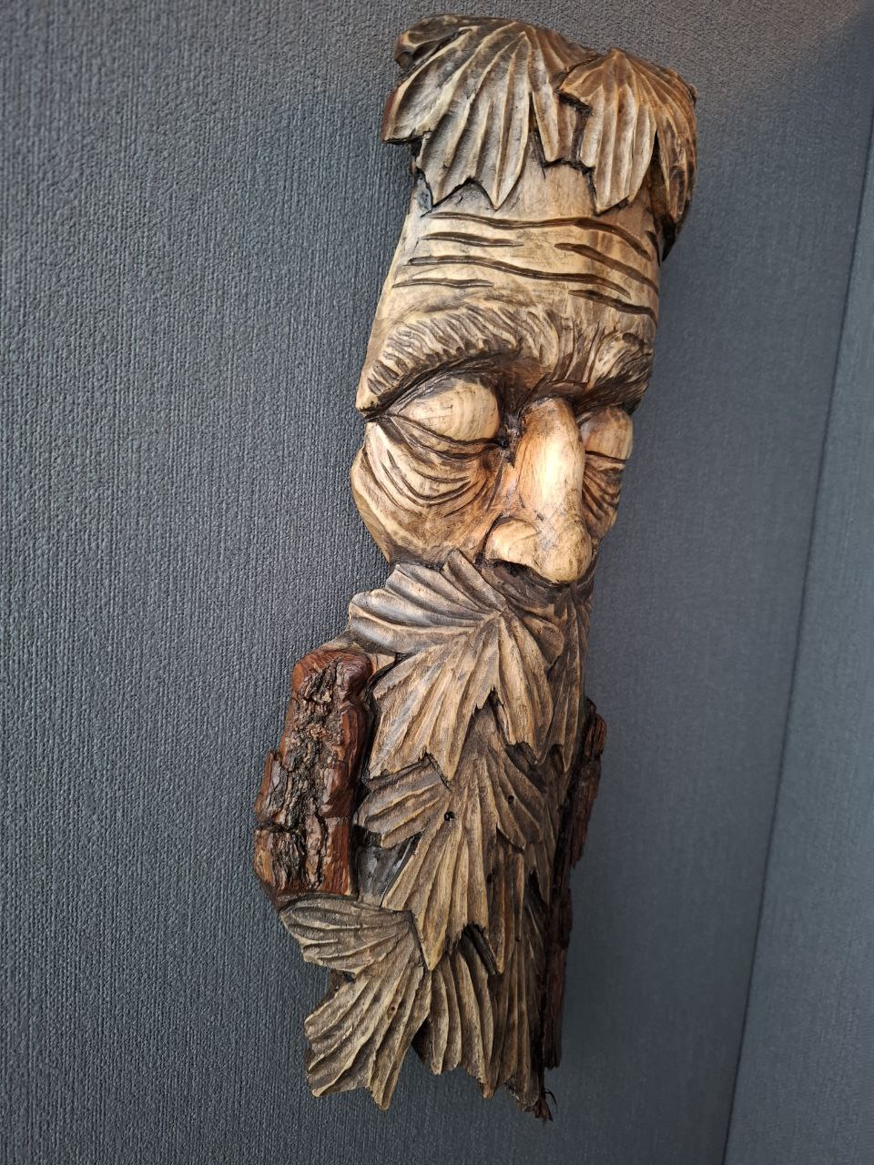 Skulpturen, Statuen, Holzschnitzen